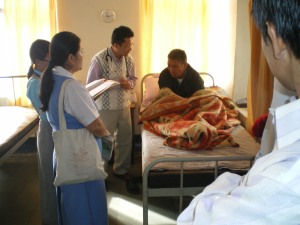 ward round Delek Hospital, Dharamsala 