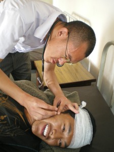 Teahing Dr. tashi to make a patient laugh while being needled
